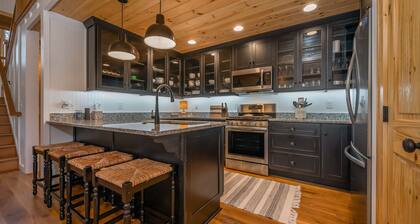 New Spacious Perfect Lake House -11 miles to TIEC