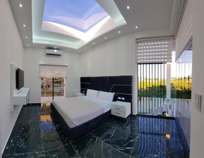 13 bedrooms, WiFi, bed sheets