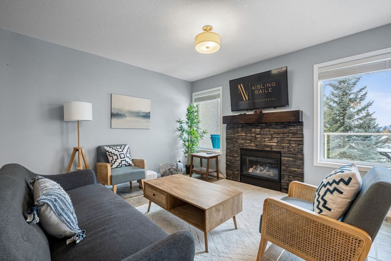 Televisie en een open haard