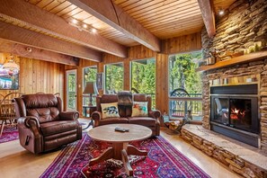 Smart TV, fireplace, offices - Auld Fox Lodge | Hot Tub | Steam Shower| Fireplace (Panorama)