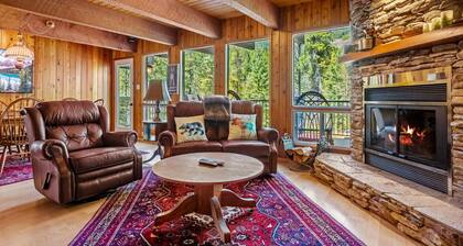 Auld Fox Lodge | Hot Tub | Steam Shower| Fireplace