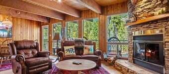 Auld Fox Lodge | Hot Tub | Steam Shower| Fireplace