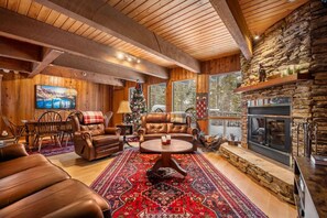 Smart TV, fireplace