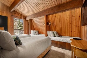 5 makuuhuonetta, työpöytä, ilmainen Wi-Fi, vuodevaatteet