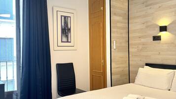 1 slaapkamer, een strijkplank/strijkijzer, reisbedje, gratis wifi