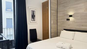 1 slaapkamer, een strijkplank/strijkijzer, reisbedje, gratis wifi