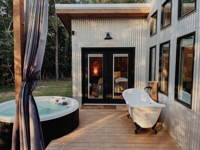Crane's Cabin at Fall Creek Falls State Park- Outdoor Bathtub, Fireplace