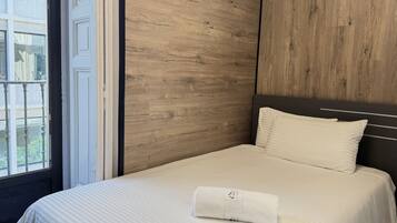 1 dormitorio, tabla de planchar con plancha, cuna de viaje y wifi gratis