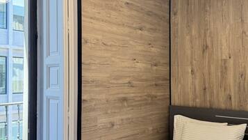 1 slaapkamer, een strijkplank/strijkijzer, reisbedje, gratis wifi
