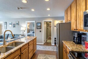 Fridge, microwave, stovetop, dishwasher