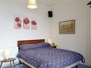 3 bedrooms, free WiFi, bed sheets - 3 bedroom accommodation in Lochranza, Isle of Arran (Lochranza, Isle of Arran)