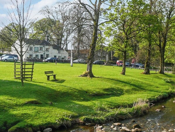 Property grounds - 1 bedroom accommodation in Linton, near Skipton (Linton, near Skipton)
