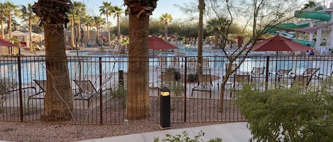 Piscina all'aperto, una piscina riscaldata