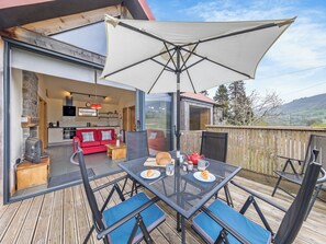 Outdoor dining - 2 bedroom accommodation in Penybontfawr, near Oswestry (Penybontfawr, near Oswestry)