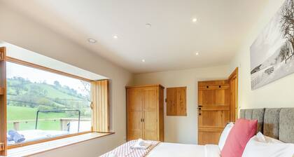 2 bedroom accommodation in Penybontfawr, near Oswestry