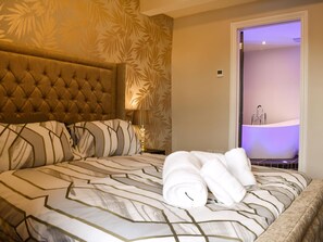 4 quartos, Wi-Fi de cortesia, roupa de cama