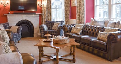 Pitcairn House-UK41255