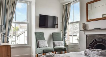 Pitcairn House-UK41255