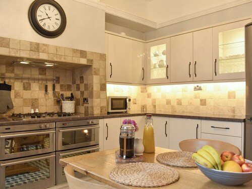 Pitcairn House-UK41255