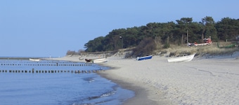 Excl. Apartment with WLAN, close to the beach with swimming pool, sauna in the house