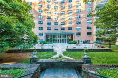 Elkins Park studio 1 Queen & 1 sleeper Hotel style kitchen & bathroom+ Amenities