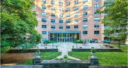 Elkins Park studio 1 Queen & 1 sleeper Hotel style kitchen & bathroom+ Amenities