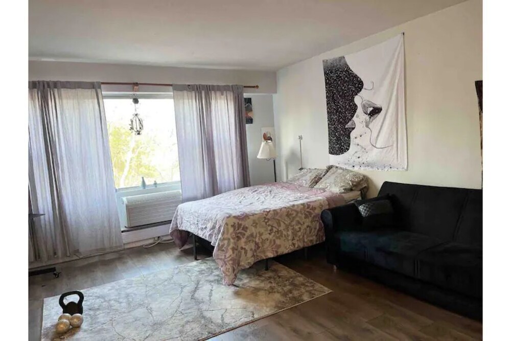 Elkins Park studio 1 Queen & 1 sleeper Hotel style kitchen & bathroom+ Amenities Philadelphia