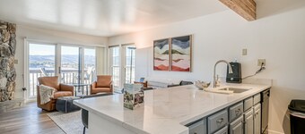 Incredible mountain-view condo with fireplace, balcony, and a full kitchen
