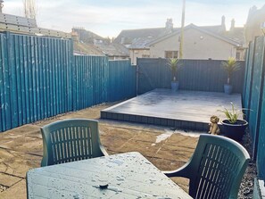 Outdoor dining - 2 bedroom accommodation in Windermere (Windermere)