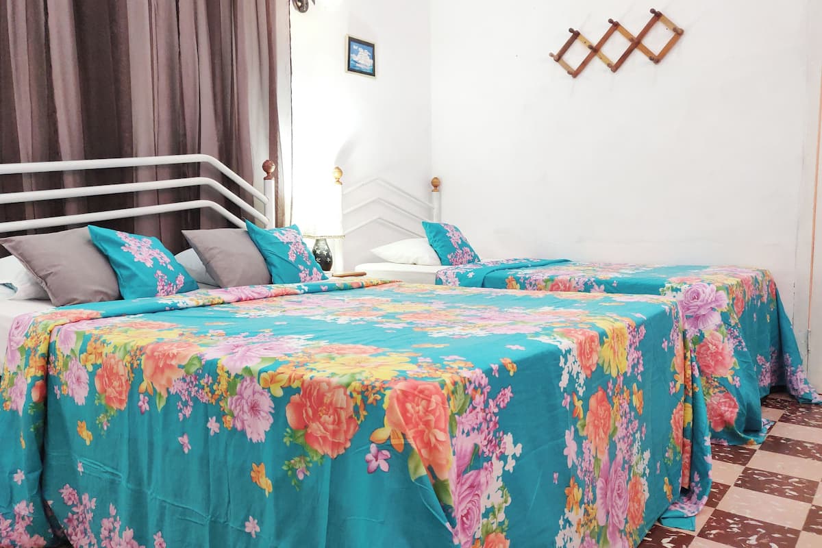 Comfort-værelse til 3 personer | Individuelt design, individuel indretning, mørklægningsgardiner