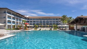 2 outdoor pools, pool umbrellas, sun loungers