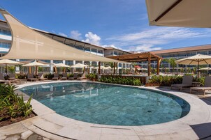 2 piscinas al aire libre, sombrillas, tumbonas