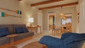 Master Suite | Minibar, safe på rommet, skrivebord og blendingsgardiner