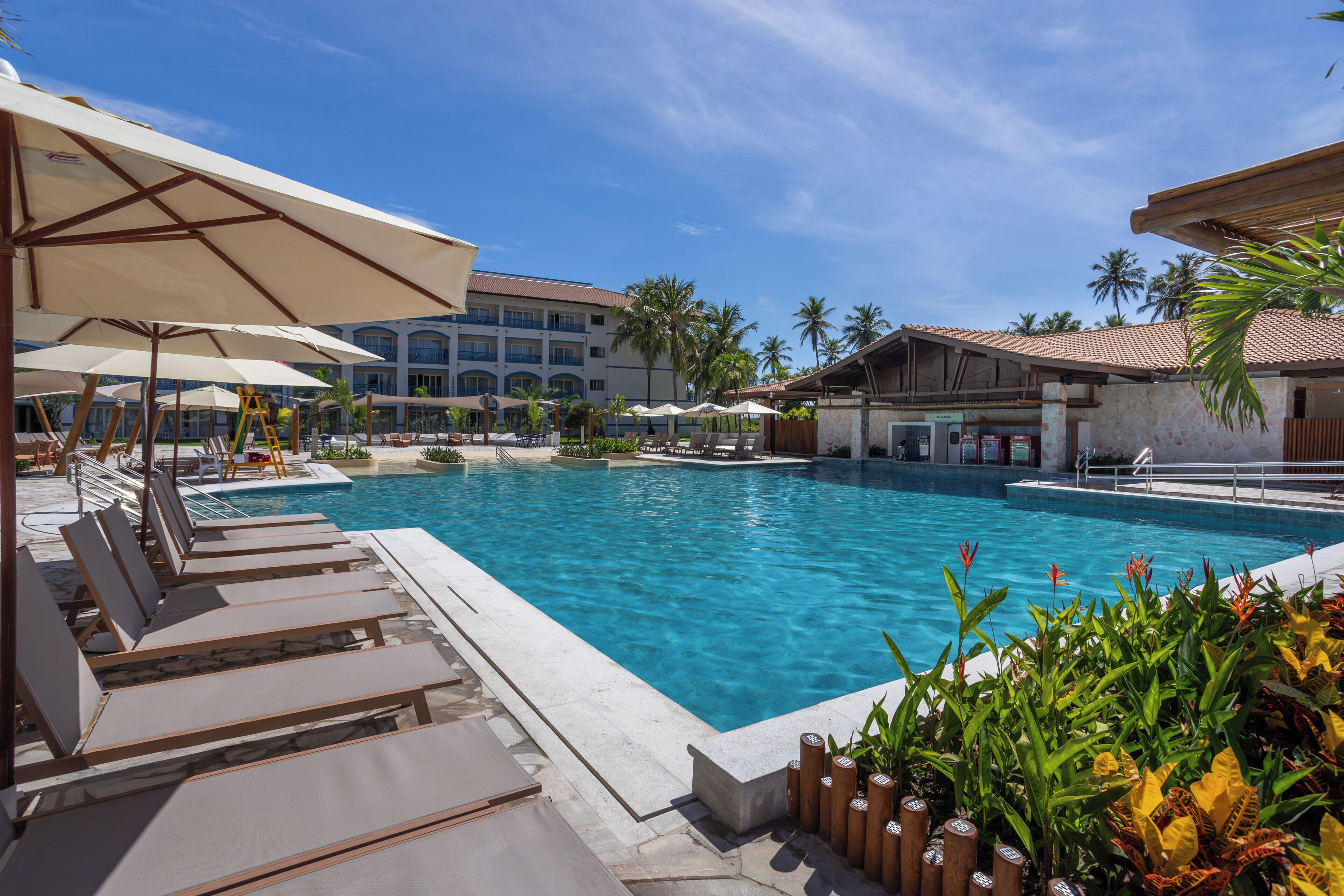 2 piscinas externas, guarda-sóis, espreguiçadeiras