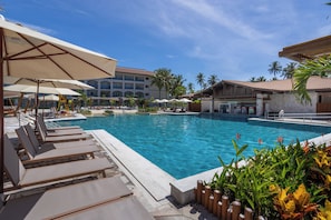 2 outdoor pools, pool umbrellas, pool loungers - Sauipe Mar Premium - All Inclusive (Mata de São João)