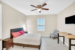 5 bedrooms, free WiFi, bed sheets