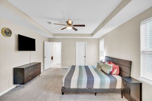 5 bedrooms, free WiFi, bed sheets