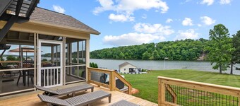 Hyco Paradise / Hot tub / Lake-front / Fire-pit / Game-room / Incredible VIews