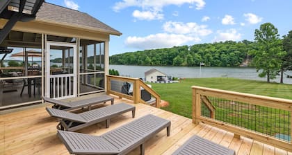 Hyco Paradise / Hot tub / Lake-front / Fire-pit / Game-room / Incredible VIews