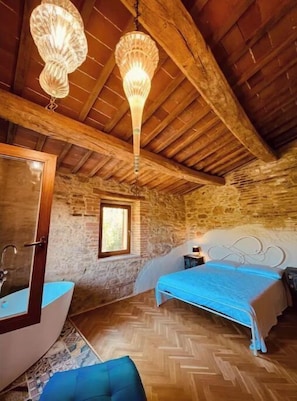 6 chambres, bureau, Wi-Fi, draps fournis