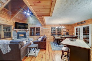 Smart TV, chimenea, videojuegos y tenis de mesa 