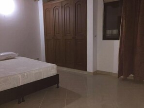 3 Schlafzimmer, Schreibtisch, Bügeleisen/Bügelbrett, kostenloses WLAN