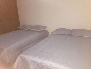 3 Schlafzimmer, Schreibtisch, Bügeleisen/Bügelbrett, kostenloses WLAN