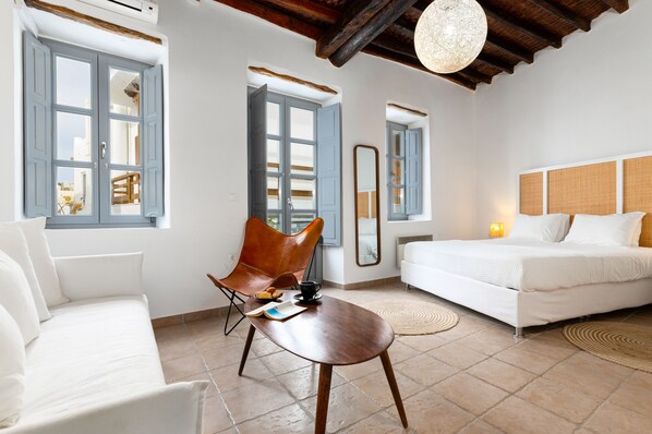 1 habitación, tabla de planchar con plancha y cuna de viaje 