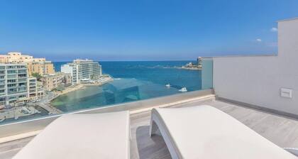 Seafront Penthouse Triplex- Roof Terrace & Hot Tub