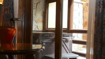 Suite, 3 Bedrooms | Interior