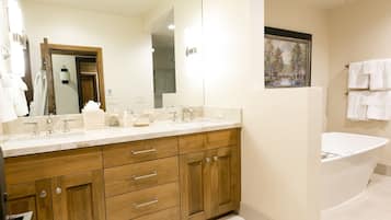 Room, 1 Bedroom | Bathroom