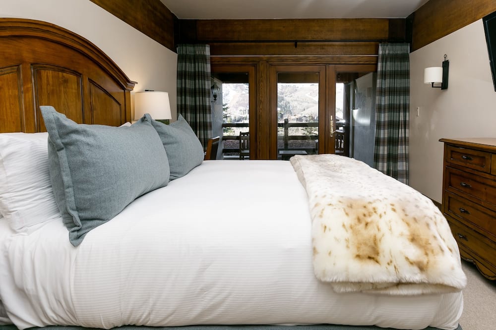 Deluxe King Room With Deck Hotel Room by RedAwning