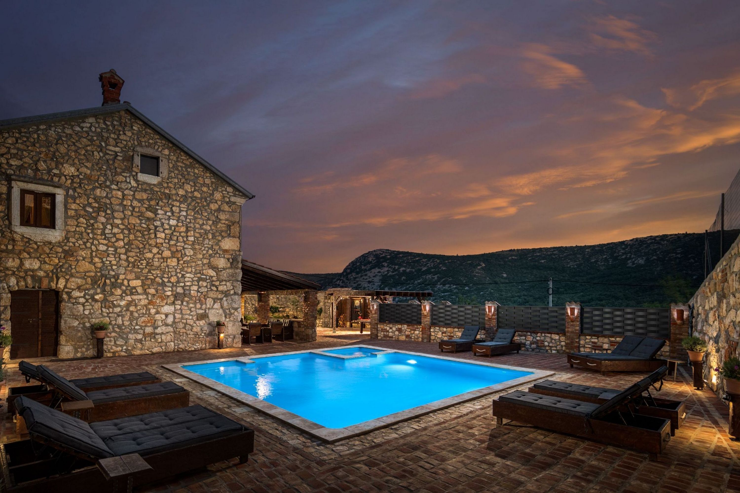 Familie villa, meerdere slaapkamers (Villa Cupido With Private Pool) | Zwembad | Een seizoensgebonden buitenzwembad