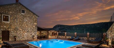 Seasonal outdoor pool